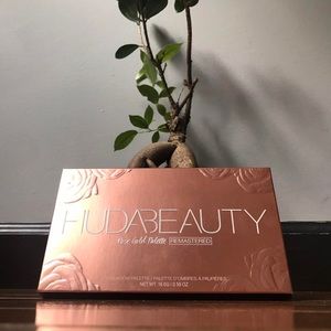 Huda Beauty
Rose Gold Remastered Eyeshadow Palette
